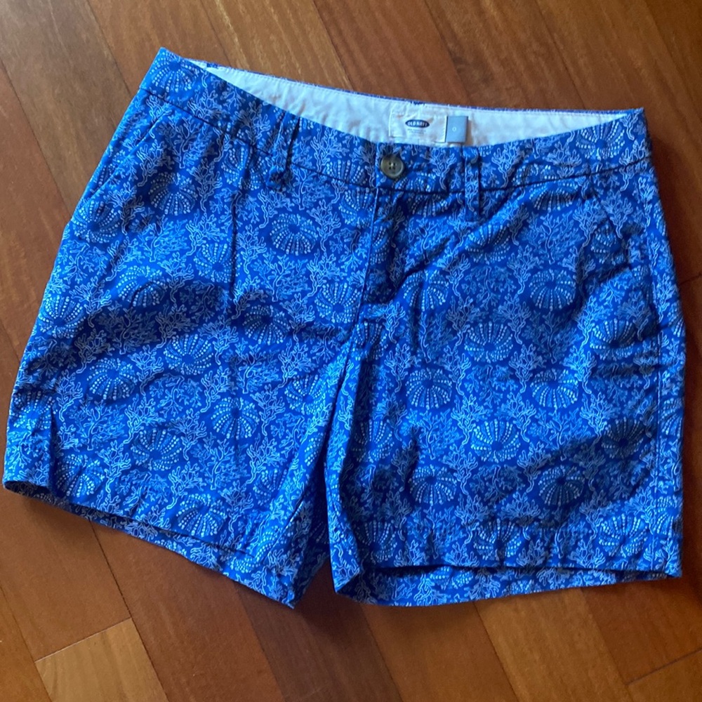 Old Navy blue white coral flat front chino shorts size 0 LIKE NEW